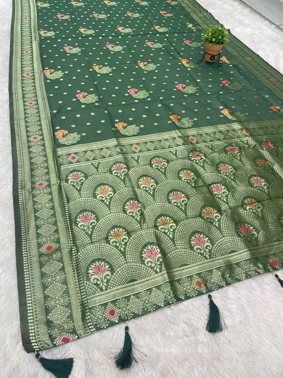 AJ-SAHELI COTTON SILK FABRIC SAREE WITH BEAUTIFUL RICH PALLU DESIGN WITH  BEAUTIFUL PRINT WITH BLOUSE