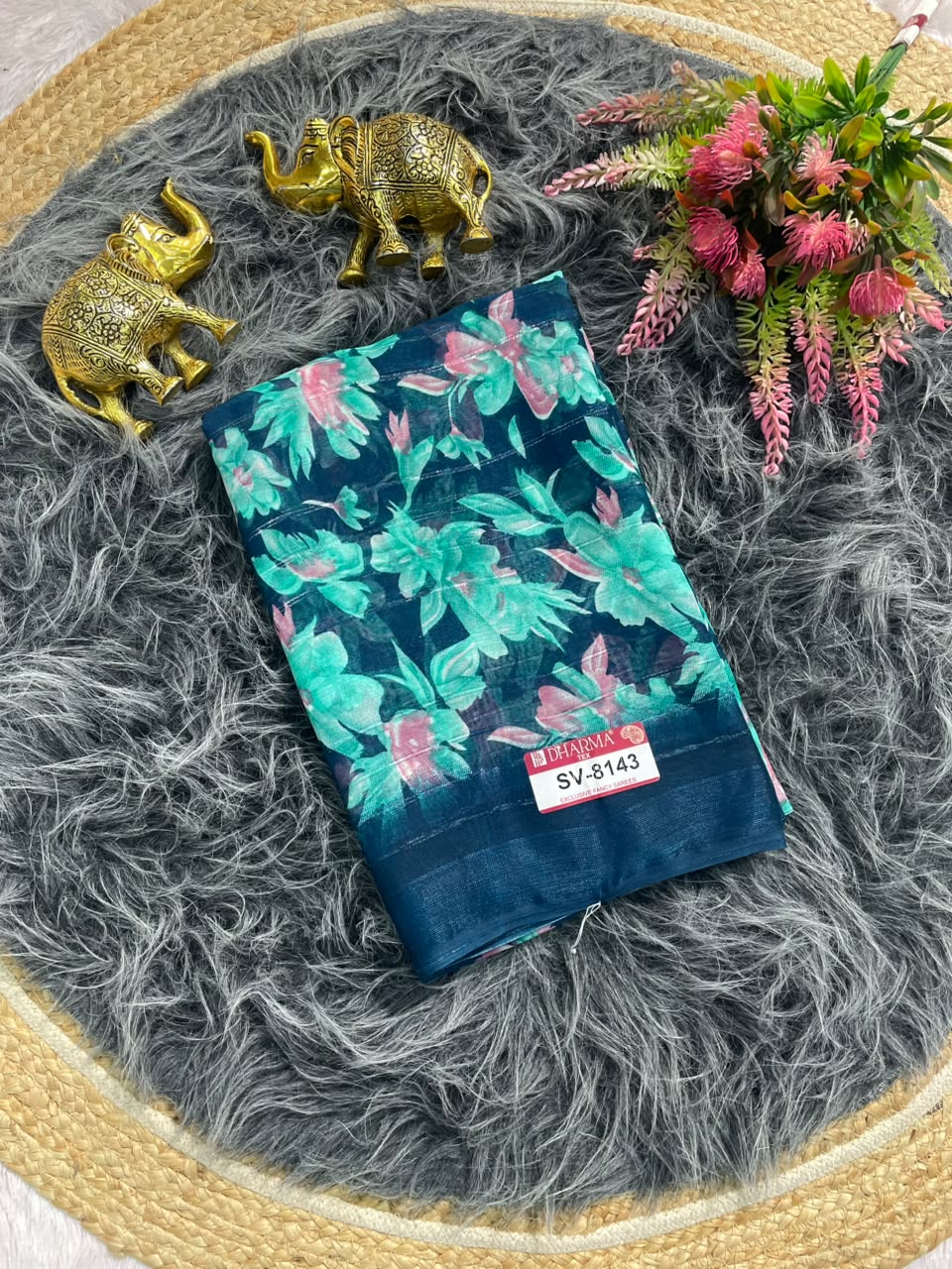 SV-8143 PATTERN FABRIC SAREE WITH BEAUTIFUL RICH PALLU WITH FLORAL PRINT ALL OVER ON SAREE WITH BLOUSE