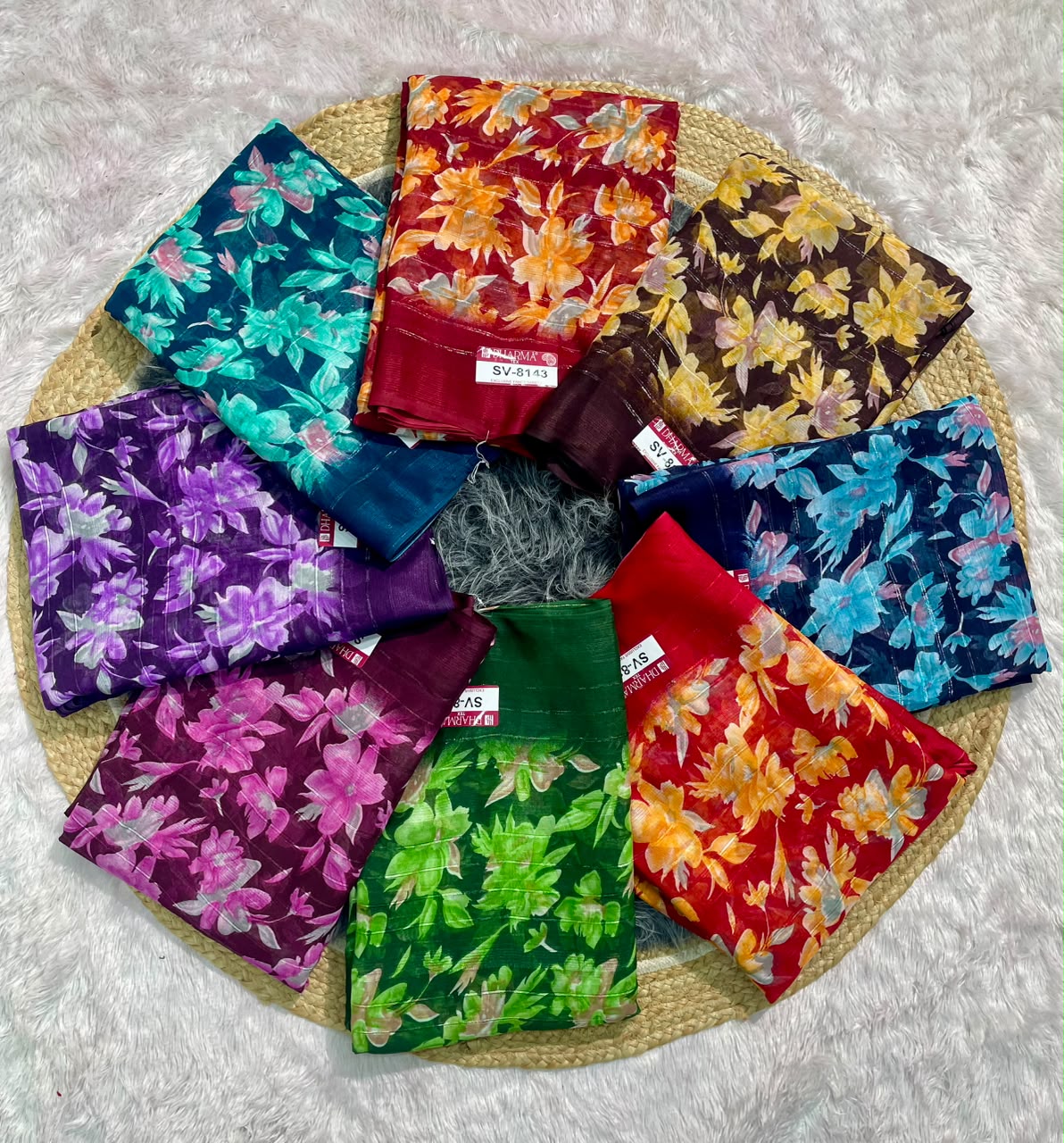 SV-8143 PATTERN FABRIC SAREE WITH BEAUTIFUL RICH PALLU WITH FLORAL PRINT ALL OVER ON SAREE WITH BLOUSE