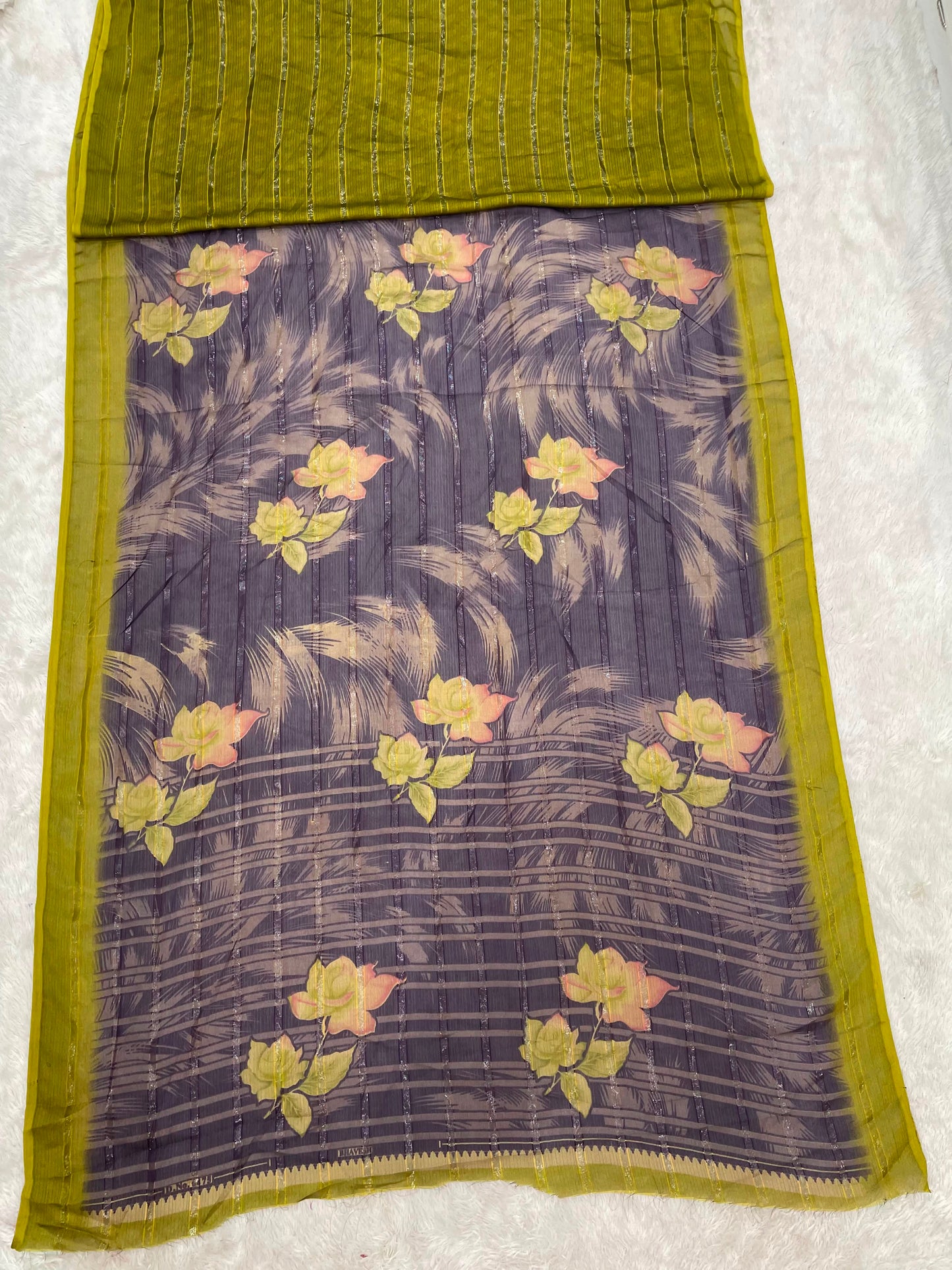 SV-8146 PATTERN FABRIC SAREE WITH BEAUTIFUL FLORAL PRINT ALL OVER ON SAREE WITH BLOUSE