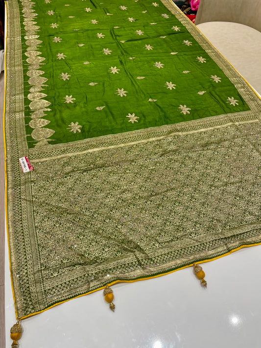 RD-SAAT PHERE-11 VISCOS SILK FABRIC SAREE WITH RICH PALLU DESIGN WITH DMC SIROSKI WORK WITH BEAUTIFUL FLORAL DESIGN WITH PIPING AND LUXURIOUS TASSELS WITH BLOUSE