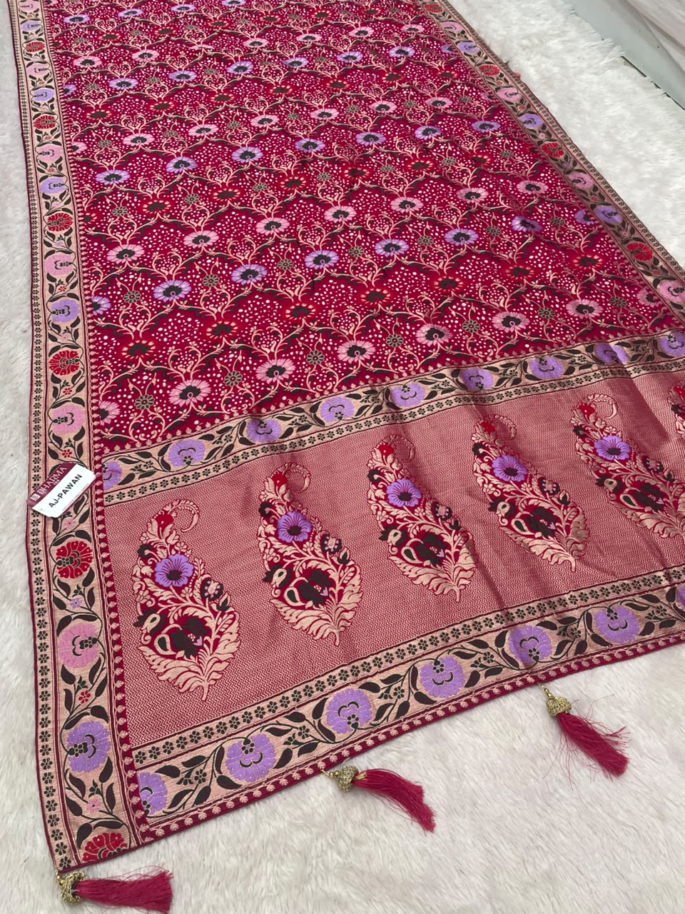 AJ-PAWAN GEORGETTE FABRIC SAREE WITH RICH PALLU DEISGN WITH BEAUTIFUL FLORAL DESIGN ON BODY AND BORDER WITH PIPING AND LATKAN WITH BLOUSE