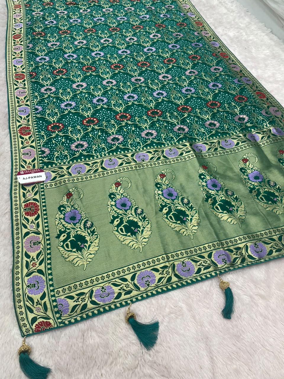 AJ-PAWAN GEORGETTE FABRIC SAREE WITH RICH PALLU DEISGN WITH BEAUTIFUL FLORAL DESIGN ON BODY AND BORDER WITH PIPING AND LATKAN WITH BLOUSE