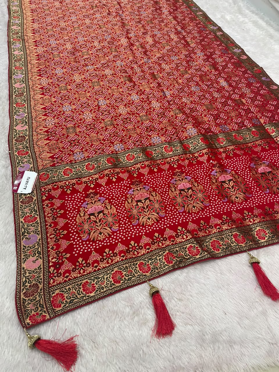 AJ-VAYU GEORGETTE FABRIC SAREE WITH RICH PALLU DEISGN WITH MEENAKARI WORK WITH HEAVY DESIGN ALL OVERON SAREE WITH PIPING AND TASSELS WITH BLOUSE