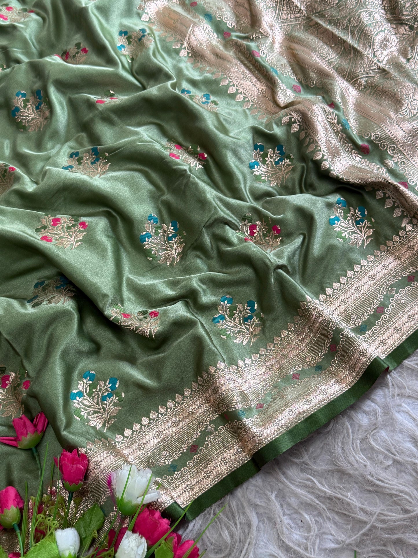 SA-5109 SATIN SILK FABRIC SAREE WITH RICH JACQUARD ZARI WEAVING PALLU WITH HEAVY TRADITIONAL ZARI WOVEN BORDER AND RICH GOLD ZARI WEAVING WITH COLORFUL BUTTI DESIGN
