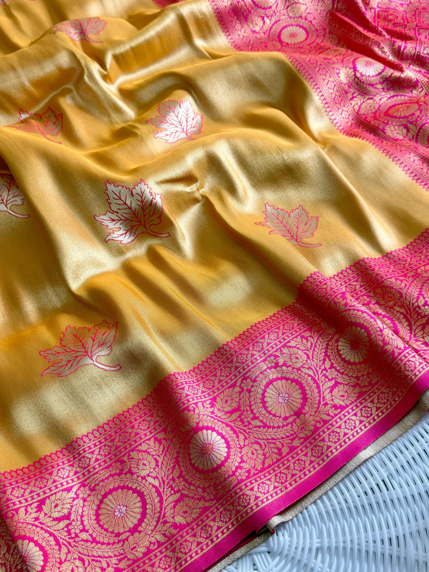 SA-5111 TISSUE SILK FABRIC SAREE WITH RICH JACQUARD ZARI WEAVING PALLU WITH  HEAVY CONTRAST ZARI WOVEN BORDER WITH LEGANT GOLD ZARI LEAF BUTTI WEAVING