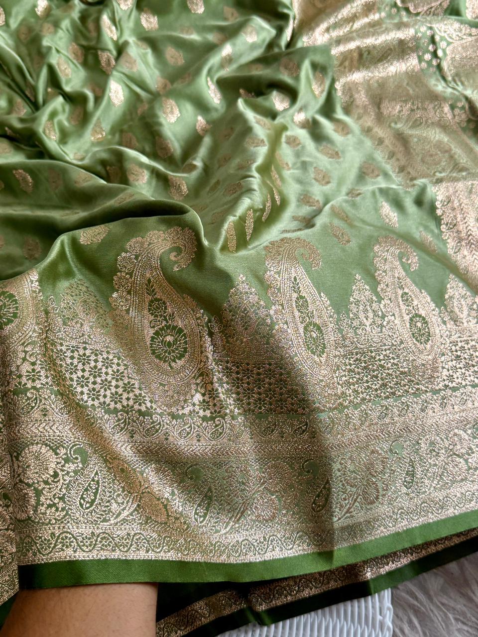 SA-5115 SATIN SILK FABRIC SAREE WITH RICH JACQUARD ZARI WEAVING PALLU AND HEAVY TRADITIONAL ZARI WOVEN BORDER.WITH NLOUSE