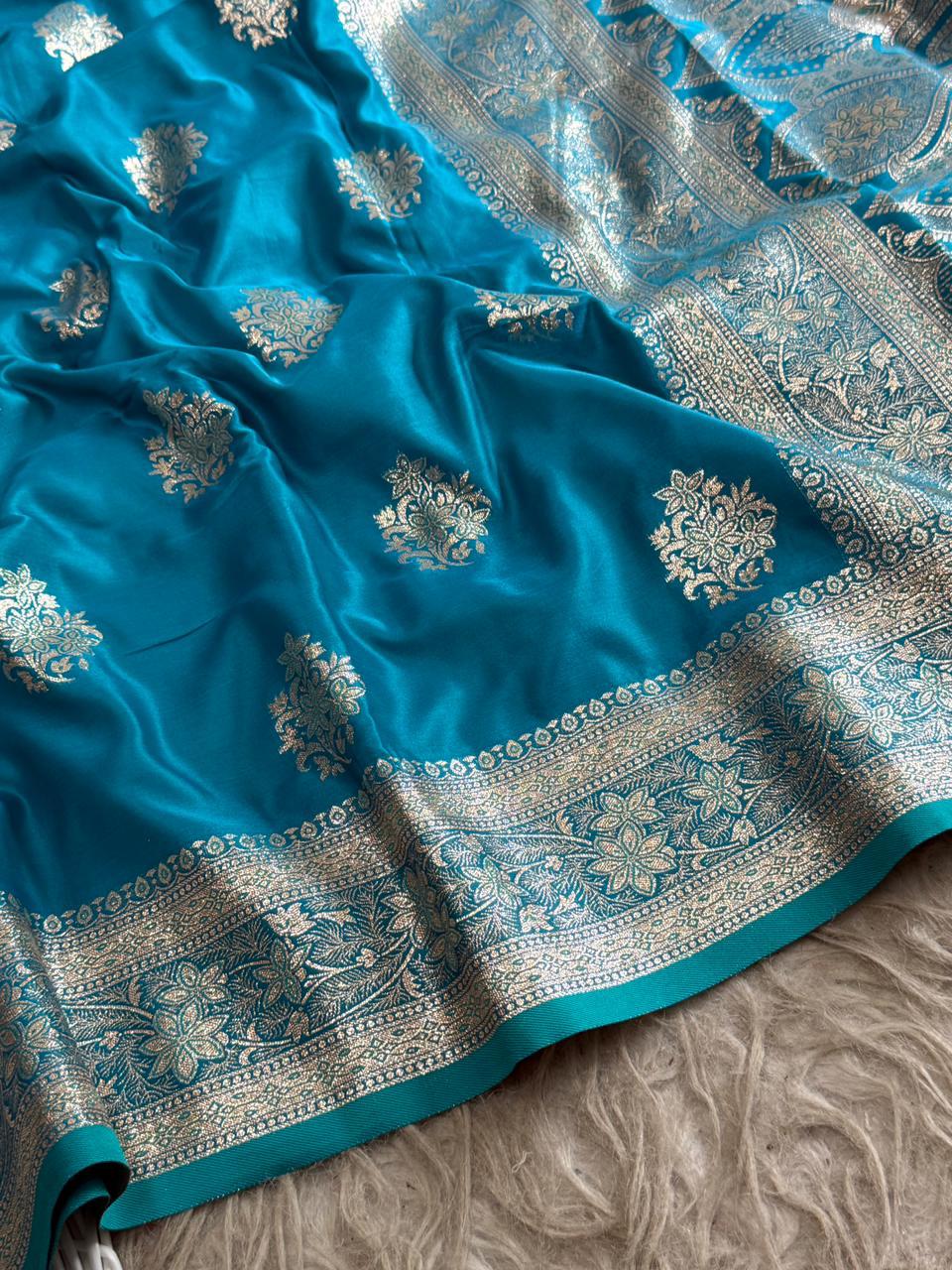 SA-5119 SOFT SILK FABRIC SAREE WITH BEAUTIFUL RICH PALLU DESIGN WITH BEAUTIFUL DESIGN WITH FLORAL PRINT ON PALLU WITH BLOUSE
