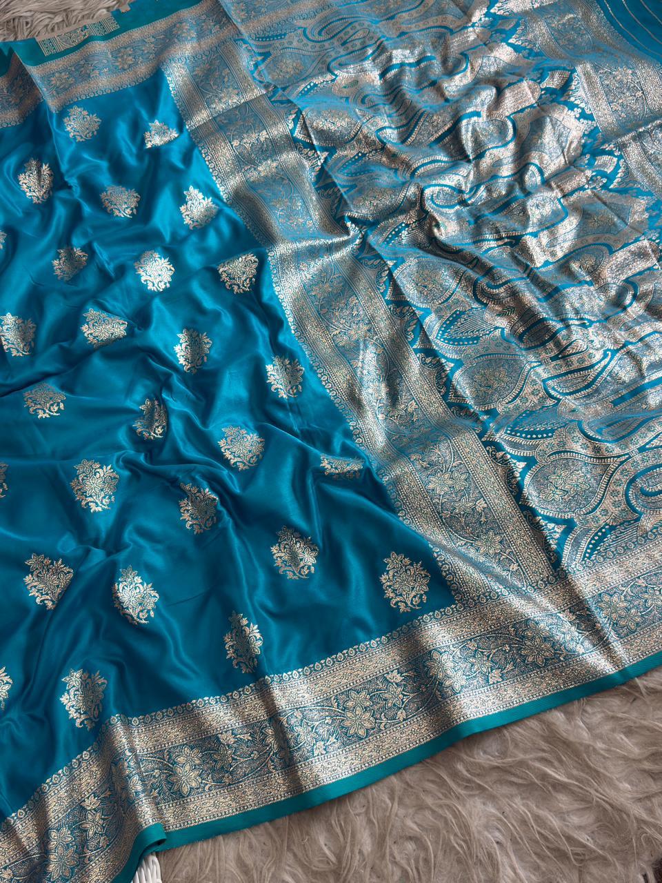 SA-5119 SOFT SILK FABRIC SAREE WITH BEAUTIFUL RICH PALLU DESIGN WITH BEAUTIFUL DESIGN WITH FLORAL PRINT ON PALLU WITH BLOUSE
