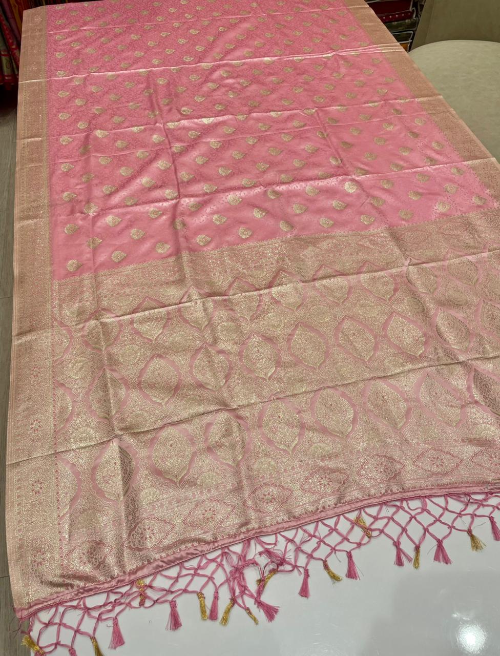 AJ-TRUSHA INDIANA SILK FABRIC SAREE WITH BEAUTIFUL RICH PALLU DESIGN WITH HEAVY ZARI WORK WITH PIPING AND LATKAN WITH BLOUSE