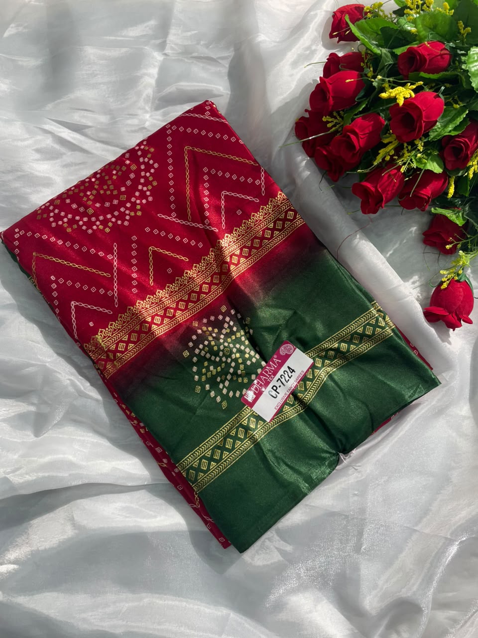 CP-7224 BRIGHT MOSS FABRIC SAREE WITH BANDHANI-INSPIRED DOT PRINT WITH ZIGZAG DESIGN WITH ELEGANT CIRCULAR BUTTI ALL OVER BODY AND CONTRAST GREEN BORDER WITH GOLDEN ZARI PATTERN WITH BLOUSE