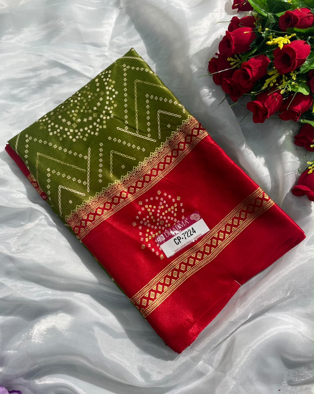 CP-7224 BRIGHT MOSS FABRIC SAREE WITH BANDHANI-INSPIRED DOT PRINT WITH ZIGZAG DESIGN WITH ELEGANT CIRCULAR BUTTI ALL OVER BODY AND CONTRAST GREEN BORDER WITH GOLDEN ZARI PATTERN WITH BLOUSE