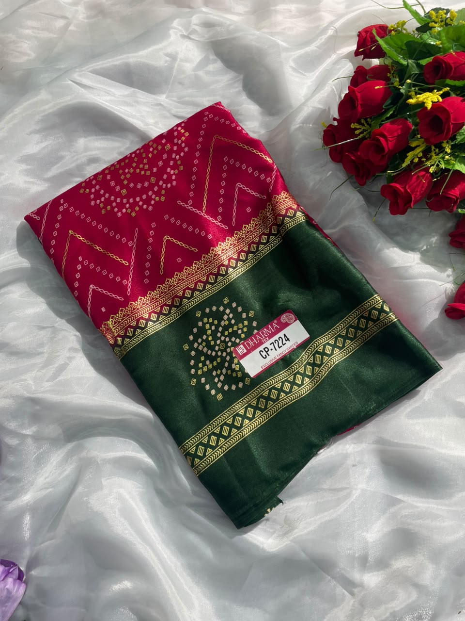 CP-7224 BRIGHT MOSS FABRIC SAREE WITH BANDHANI-INSPIRED DOT PRINT WITH ZIGZAG DESIGN WITH ELEGANT CIRCULAR BUTTI ALL OVER BODY AND CONTRAST GREEN BORDER WITH GOLDEN ZARI PATTERN WITH BLOUSE