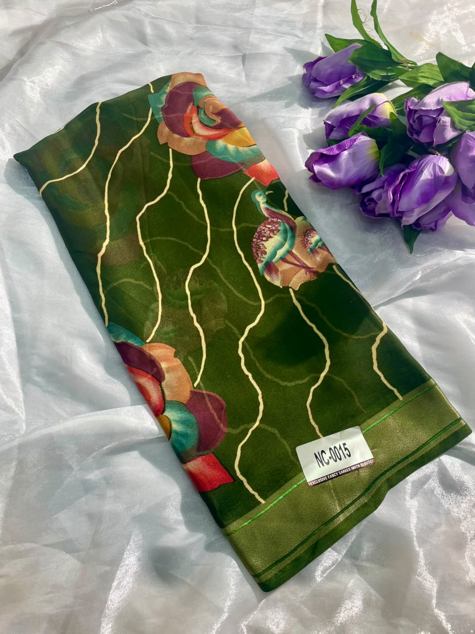 NC-0015 MARSHMALLOW JACUQARD FABRIC SAREE WITH BEAUTIFUL FLORAL DESIGN ON SAREE WITH  BLOUSE