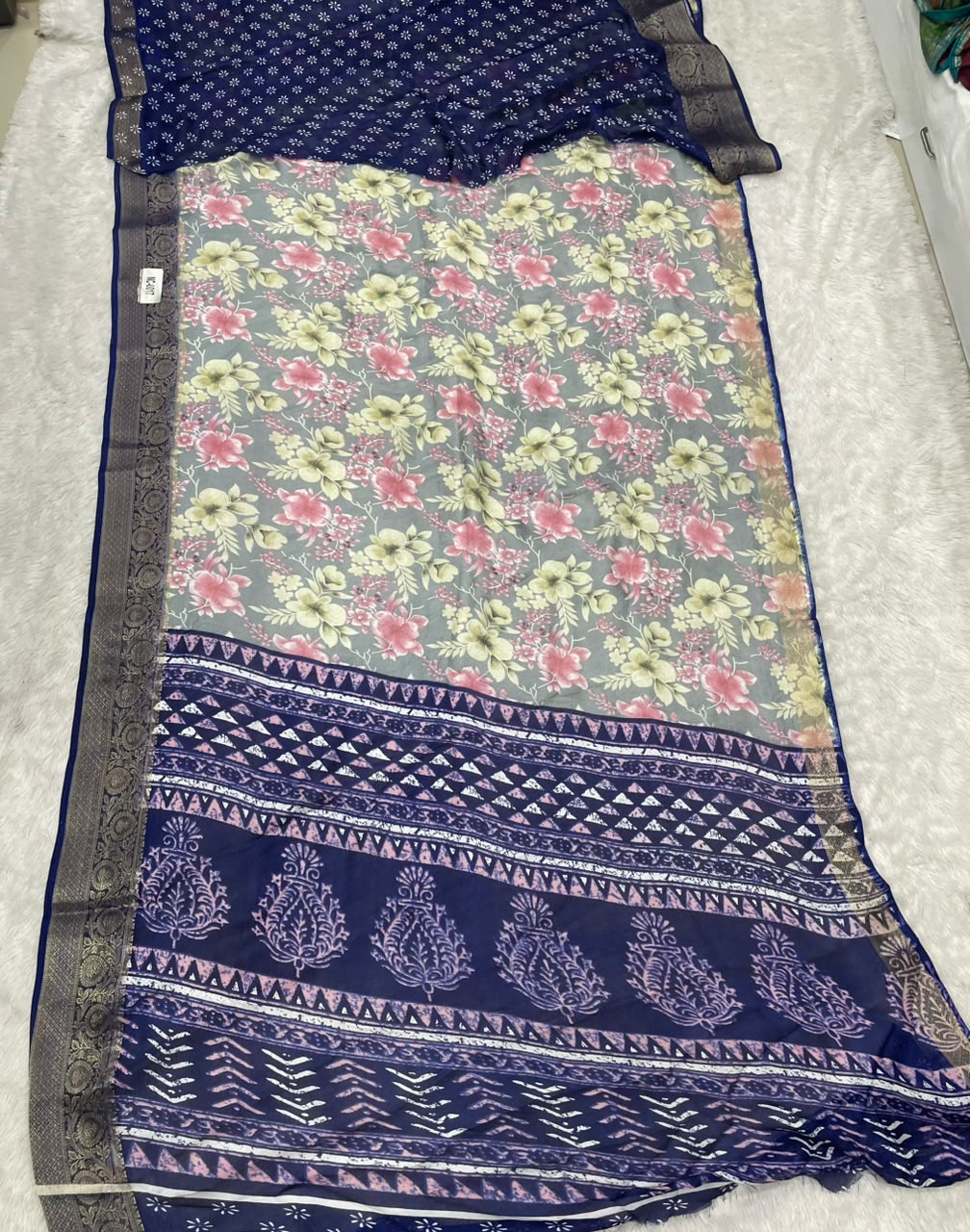 NC-0017 MARSHMALLOW JACUARD FABRIC SAREE WITH RICH PALLU DESIGN WITH BEAUTIFUL FLORAL DESIGN ALL OVER ON BODY WITH BLOUSE