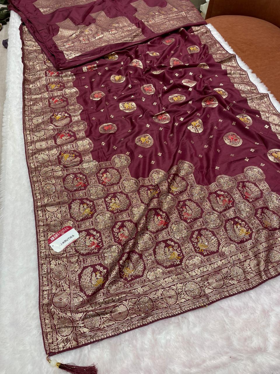 AJ-KRUTIKA DOLA SILK SAREE WITH UNIQUE STEP PALLU WITH DMC SIROSKI WORK WITH BEAUTIFUL MEENAKARI WORK WITH LOVELY FIRMA BLOUSE