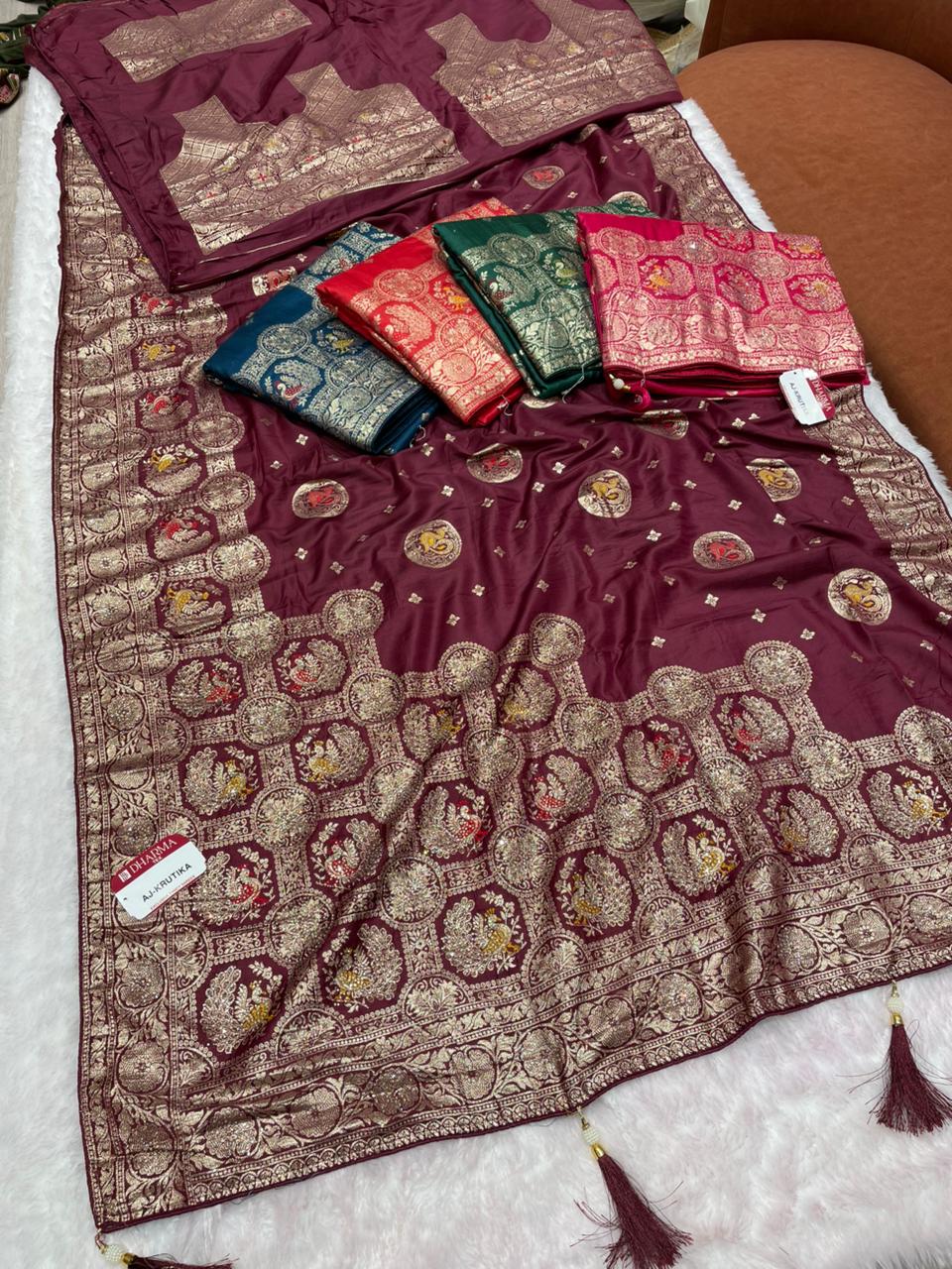 AJ-KRUTIKA DOLA SILK SAREE WITH UNIQUE STEP PALLU WITH DMC SIROSKI WORK WITH BEAUTIFUL MEENAKARI WORK WITH LOVELY FIRMA BLOUSE
