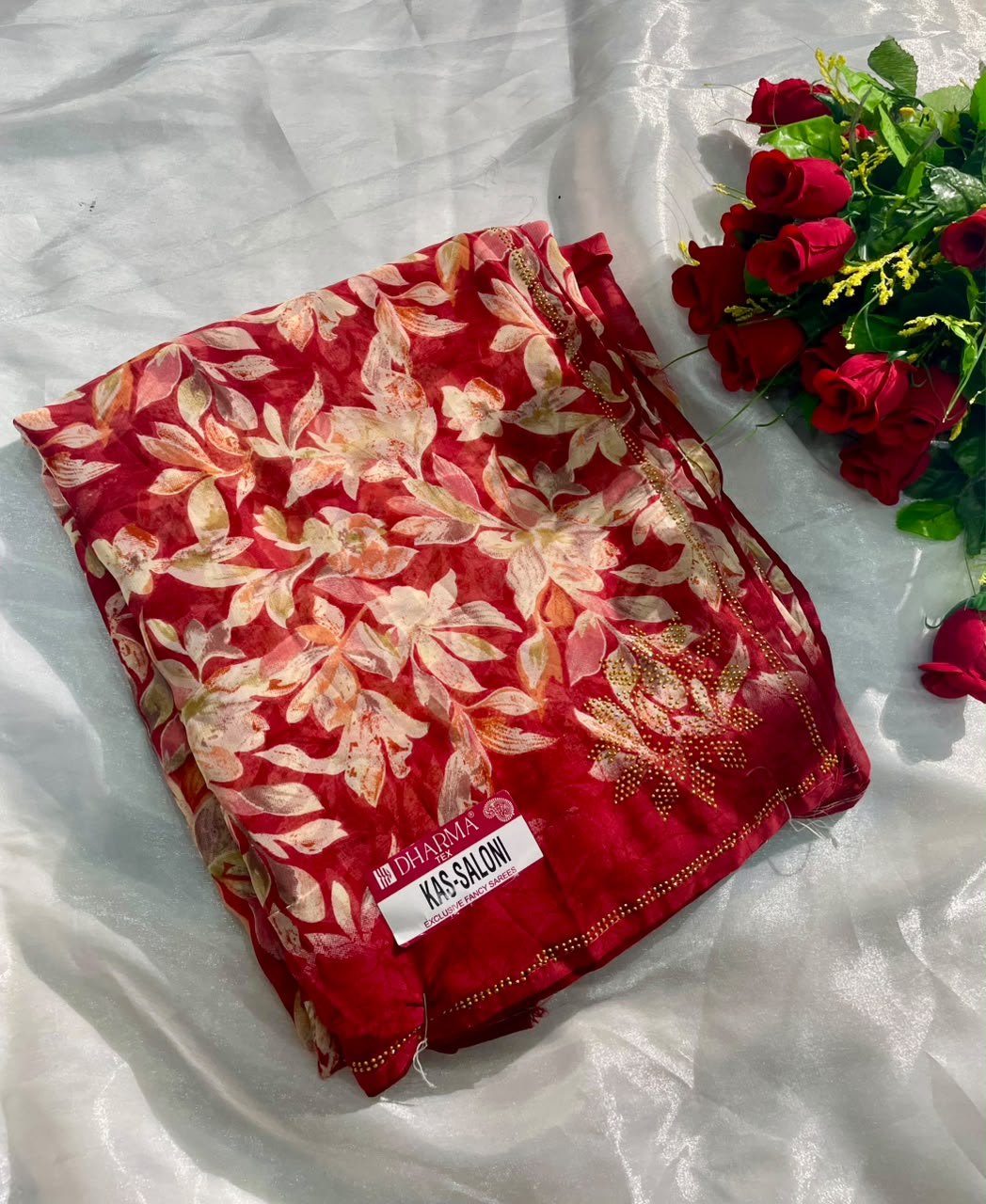 KAS-SALONI WEIGHTLESS FABRIC SAREE WITH BEAUTIFUL FLORAL DESIGN  ON SAREE WITH BEAUITFULE BLOUSE