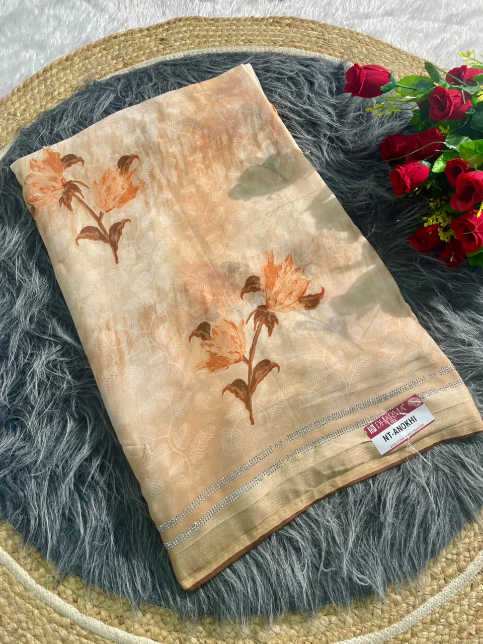 NT-ANOKHI  HEAVY WEIGHTLESS KUNDAN FABRIC SAREE WITH BEAUTIFUL FLORAL DESIGN WITH ASHWARIYA MILKAND PRINT WITH BLOUSE