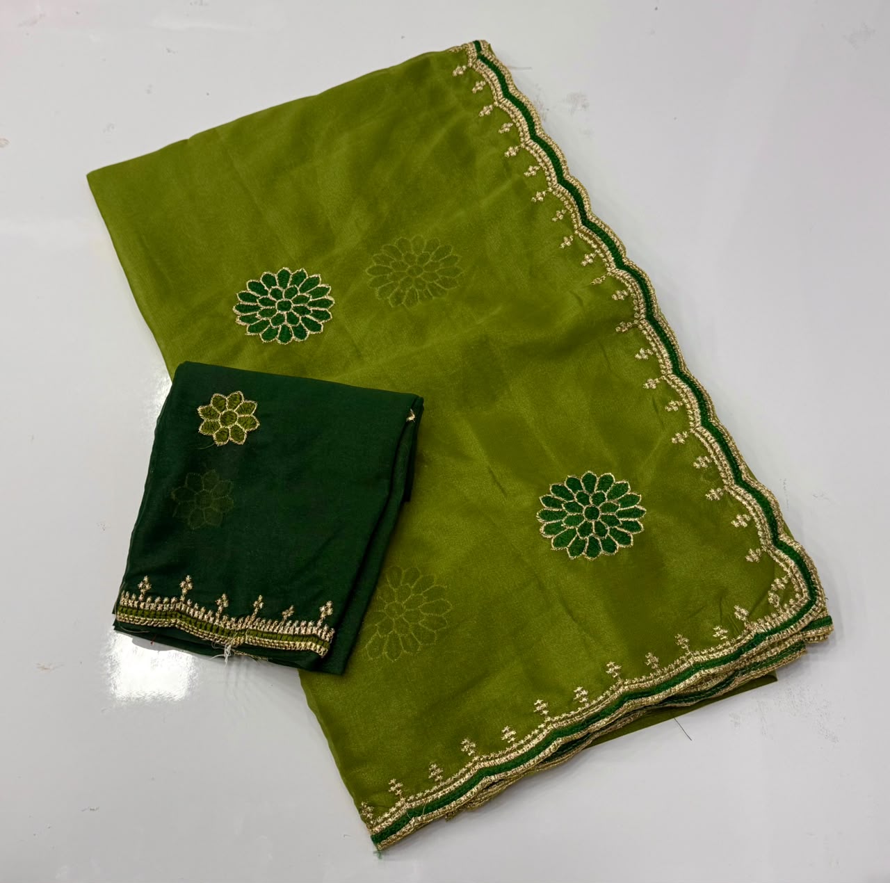 NN-2199 STAR GEORGETTE FABRIC SAREE WITH WITH BEAUTIFUL BORDER DESIGN WITH FLORAL DESIGN IN ALL OVER SAREE WITH BLOUSE