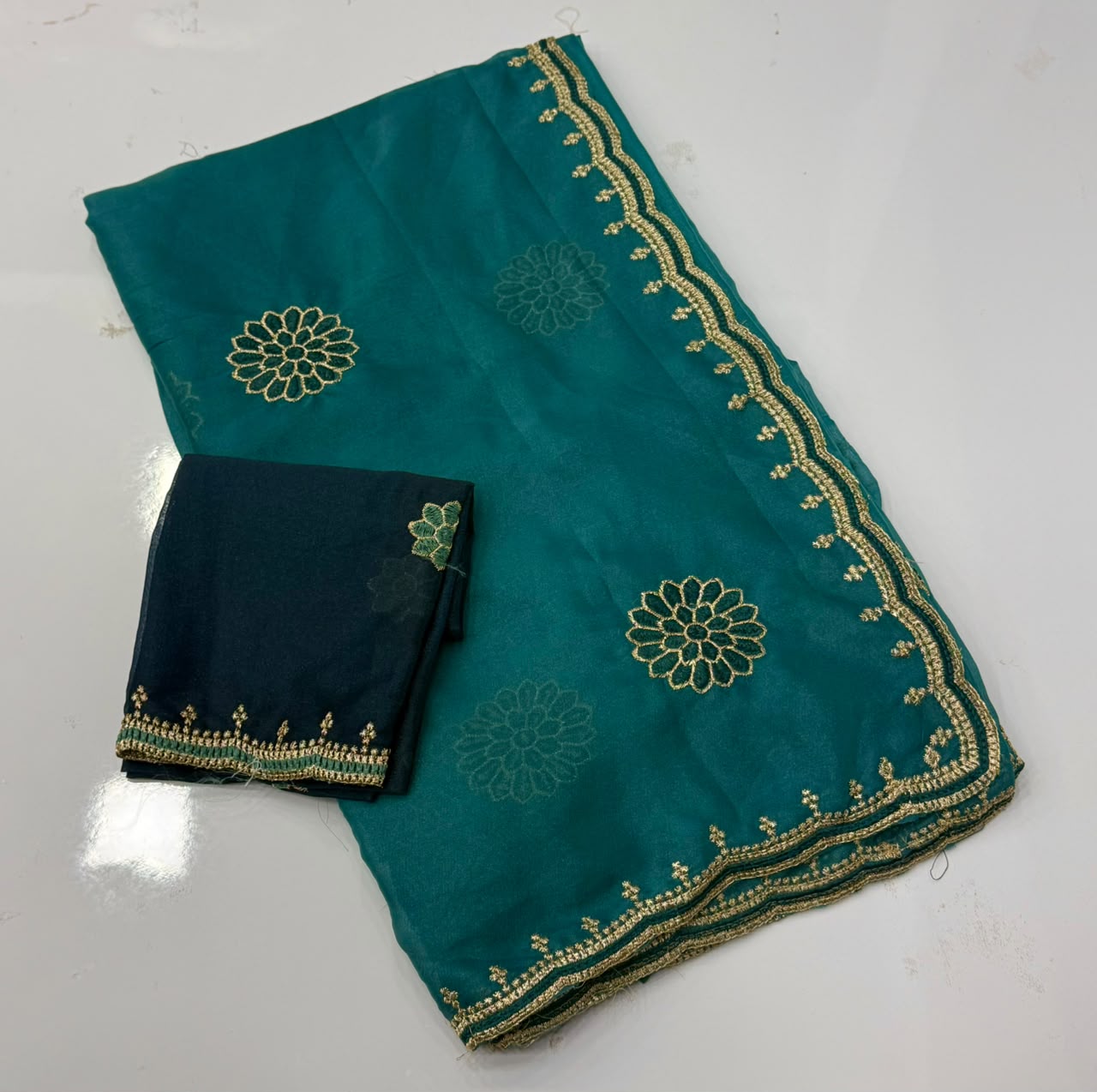 NN-2199 STAR GEORGETTE FABRIC SAREE WITH WITH BEAUTIFUL BORDER DESIGN WITH FLORAL DESIGN IN ALL OVER SAREE WITH BLOUSE