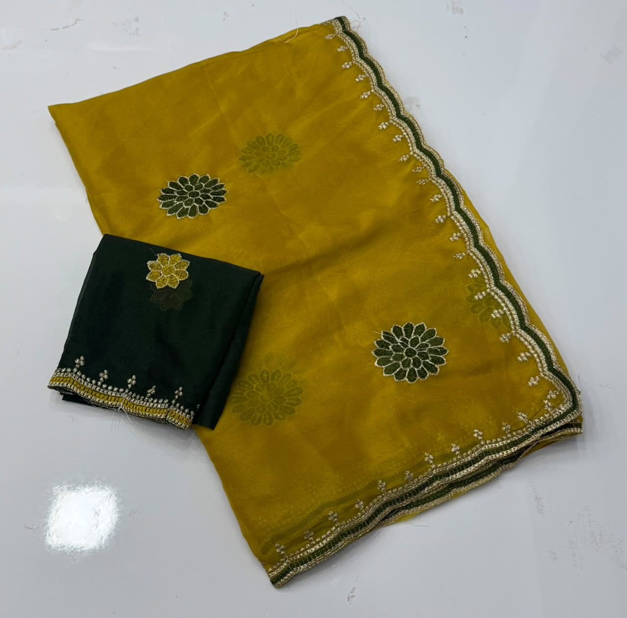 NN-2199 STAR GEORGETTE FABRIC SAREE WITH WITH BEAUTIFUL BORDER DESIGN WITH FLORAL DESIGN IN ALL OVER SAREE WITH BLOUSE