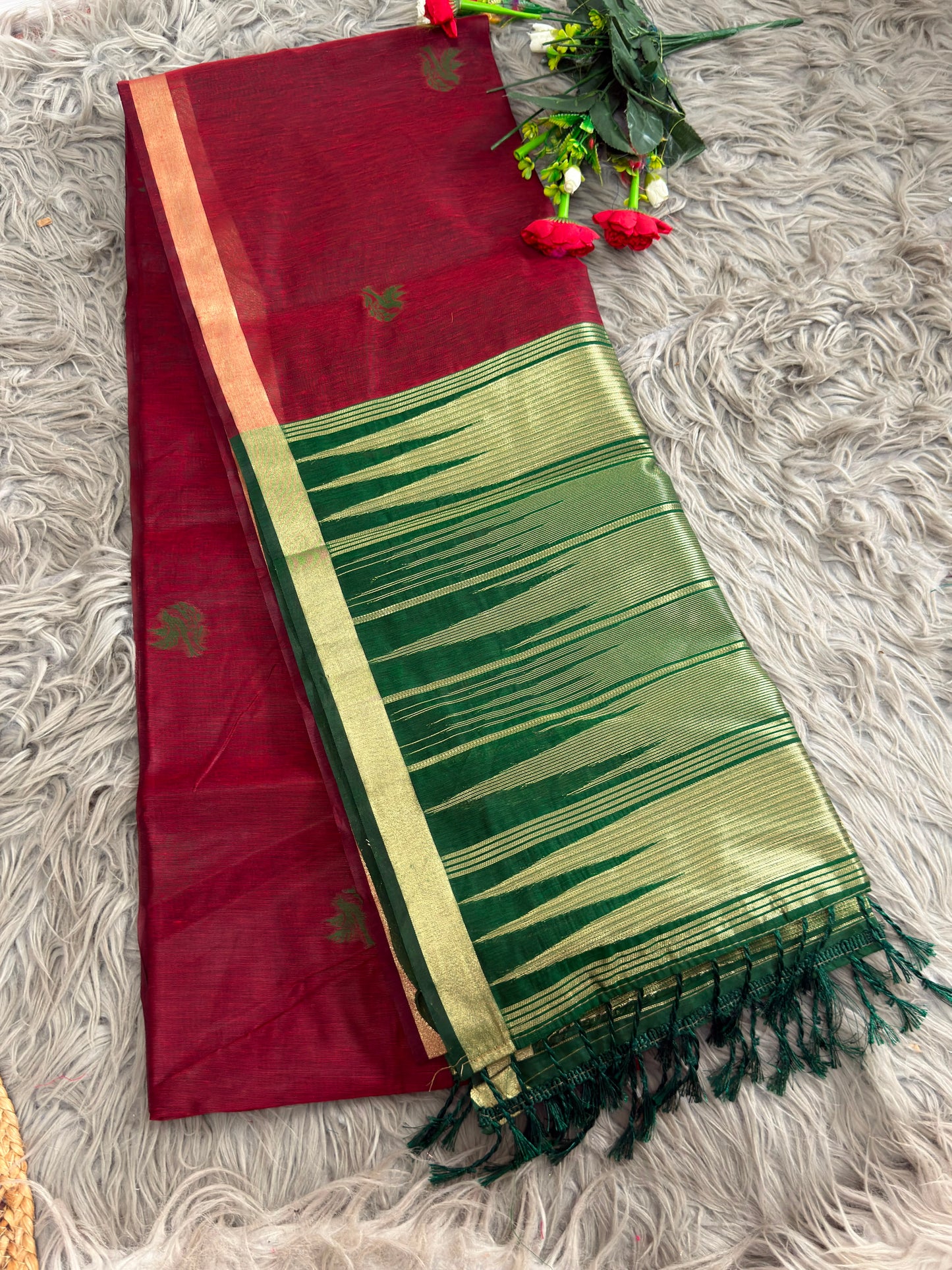 SA-5123 MAHESWARI COTTON SILK FABRIC SAREE WITH SMALL WOVEN FLORAL MOTIFS WITH ELEGANT ZARI DETAILING WITH BROAD GOLDEN ZARI BORDER