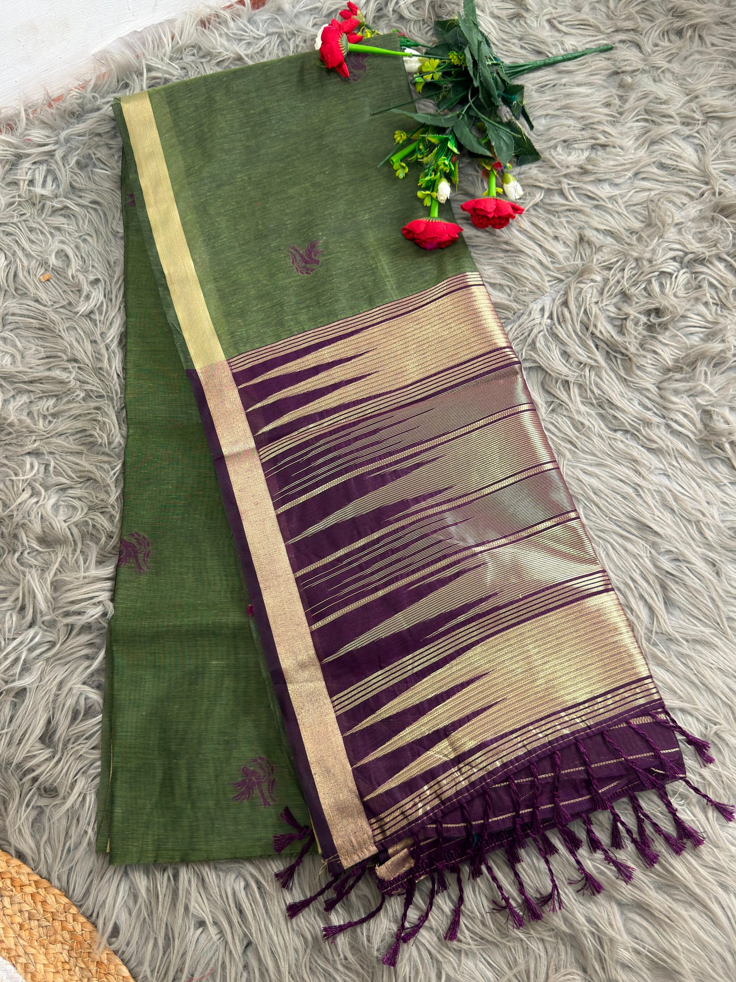 SA-5123 MAHESWARI COTTON SILK FABRIC SAREE WITH SMALL WOVEN FLORAL MOTIFS WITH ELEGANT ZARI DETAILING WITH BROAD GOLDEN ZARI BORDER