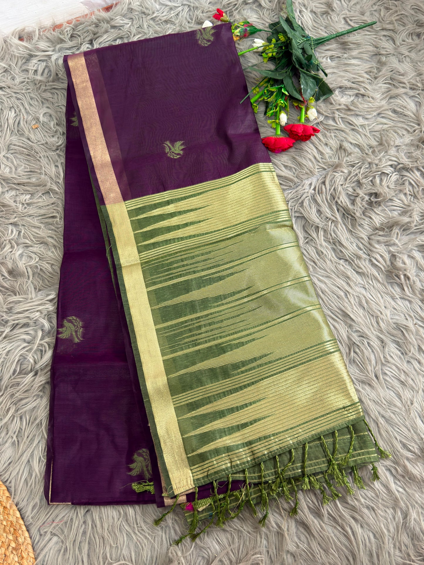 SA-5123 MAHESWARI COTTON SILK FABRIC SAREE WITH SMALL WOVEN FLORAL MOTIFS WITH ELEGANT ZARI DETAILING WITH BROAD GOLDEN ZARI BORDER