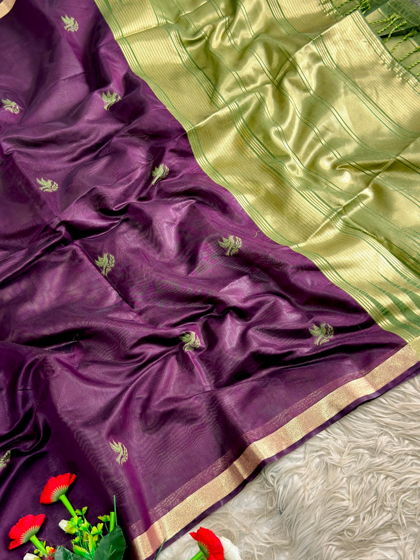 SA-5123 MAHESWARI COTTON SILK FABRIC SAREE WITH SMALL WOVEN FLORAL MOTIFS WITH ELEGANT ZARI DETAILING WITH BROAD GOLDEN ZARI BORDER