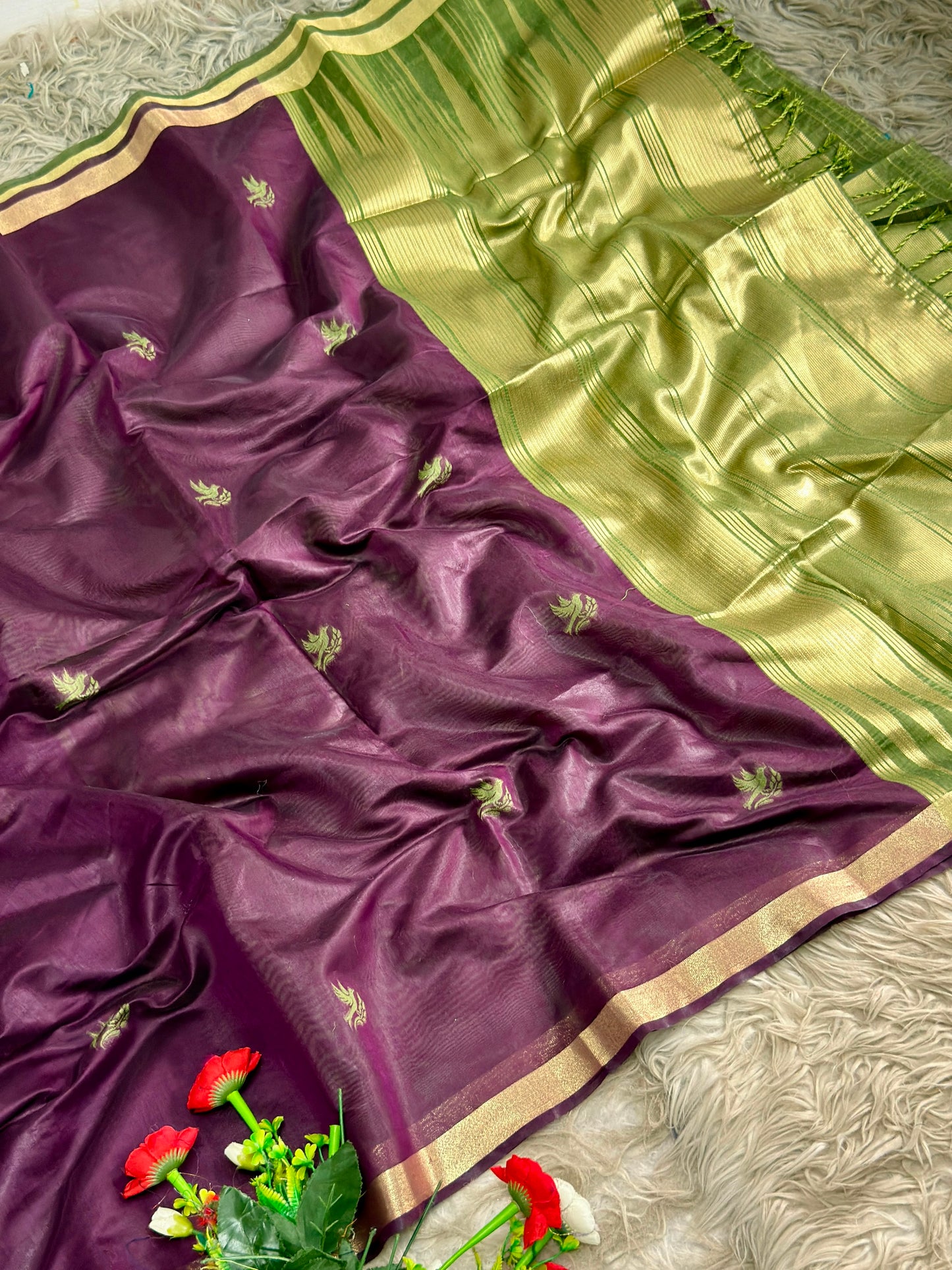 SA-5123 MAHESWARI COTTON SILK FABRIC SAREE WITH SMALL WOVEN FLORAL MOTIFS WITH ELEGANT ZARI DETAILING WITH BROAD GOLDEN ZARI BORDER