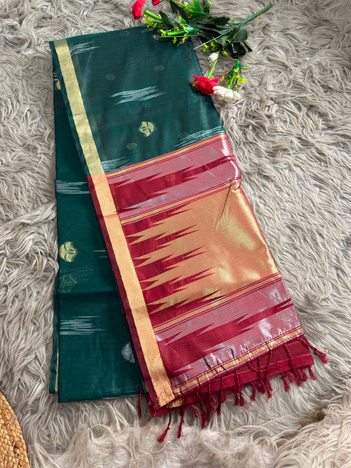 SA-5122   SUPER TRENDING MAHESHWARI COTTON SILK SAREES WITH IKKAT PALLU WITH HAND WOVEN TASSELS ON PALLU WITH CONTRAST BLOUSE AND SIMPLE RICH ELEGANT MAHESHWARI ZARI BORDER ALL OVER THE SAREE