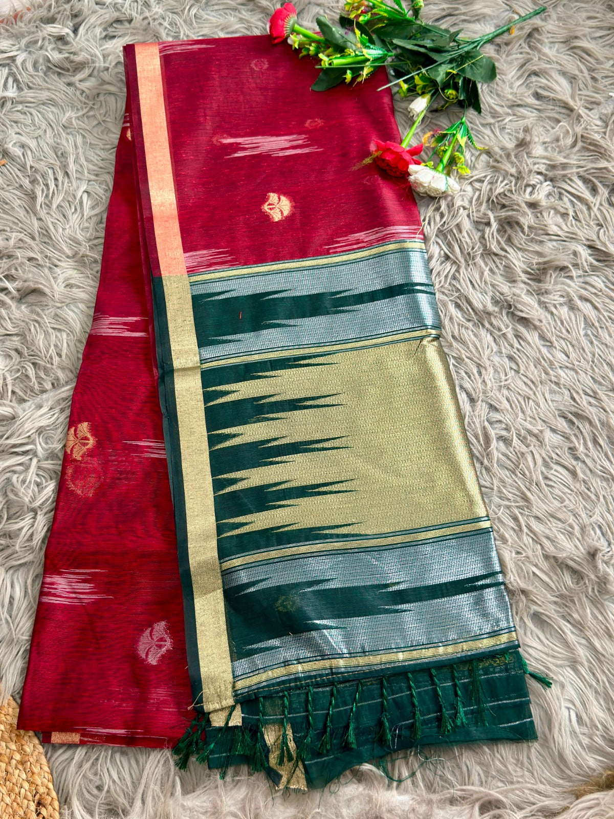 SA-5122   SUPER TRENDING MAHESHWARI COTTON SILK SAREES WITH IKKAT PALLU WITH HAND WOVEN TASSELS ON PALLU WITH CONTRAST BLOUSE AND SIMPLE RICH ELEGANT MAHESHWARI ZARI BORDER ALL OVER THE SAREE
