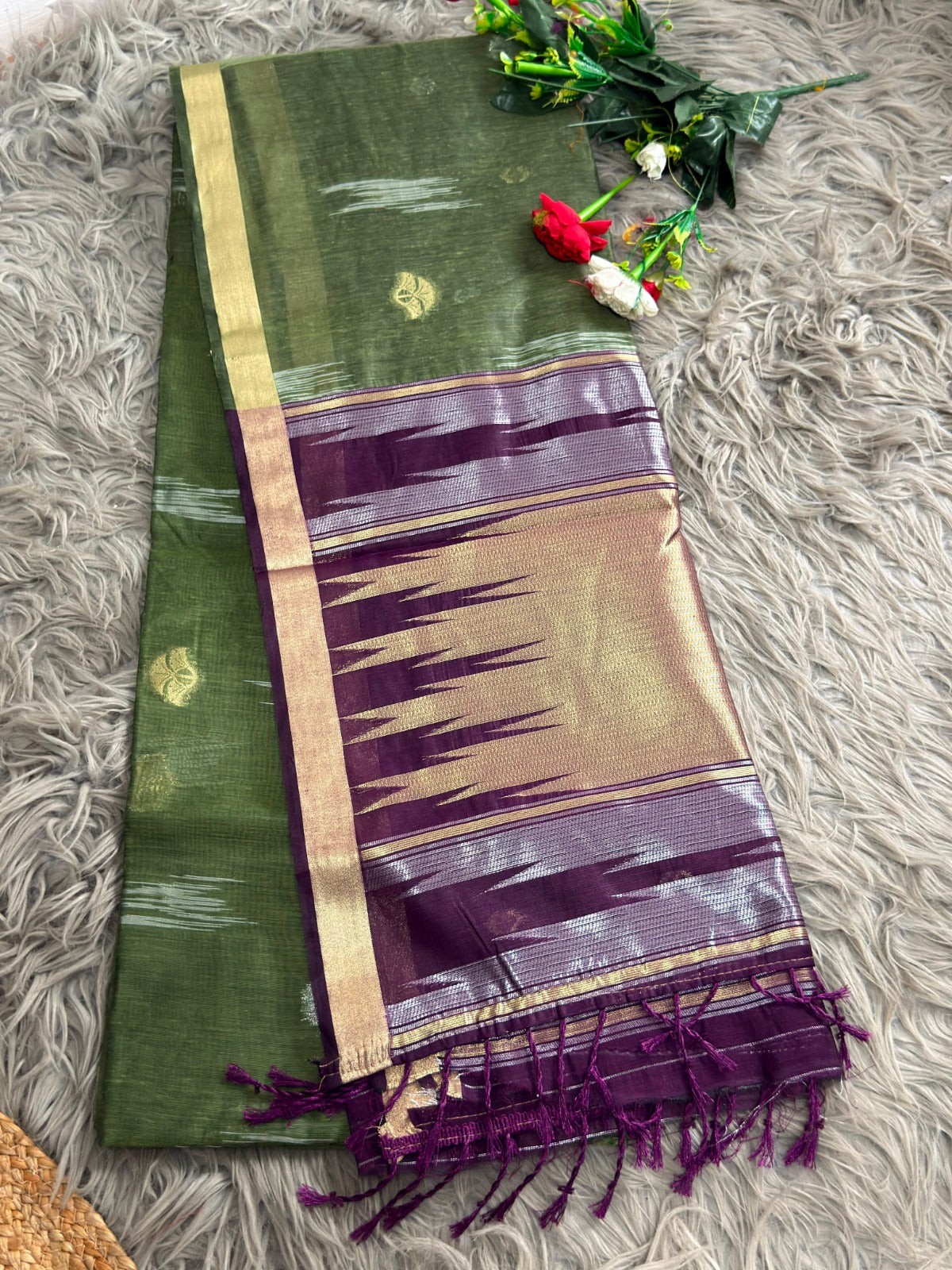 SA-5122   SUPER TRENDING MAHESHWARI COTTON SILK SAREES WITH IKKAT PALLU WITH HAND WOVEN TASSELS ON PALLU WITH CONTRAST BLOUSE AND SIMPLE RICH ELEGANT MAHESHWARI ZARI BORDER ALL OVER THE SAREE