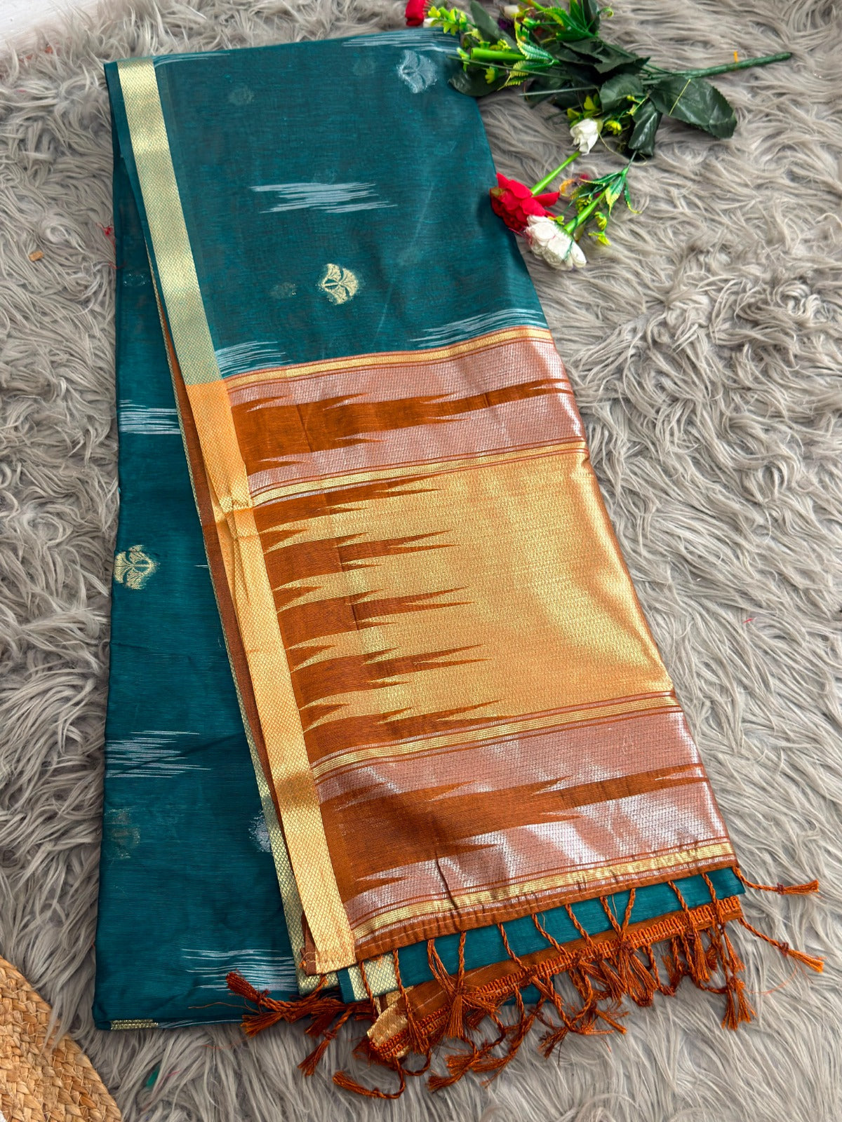 SA-5122   SUPER TRENDING MAHESHWARI COTTON SILK SAREES WITH IKKAT PALLU WITH HAND WOVEN TASSELS ON PALLU WITH CONTRAST BLOUSE AND SIMPLE RICH ELEGANT MAHESHWARI ZARI BORDER ALL OVER THE SAREE