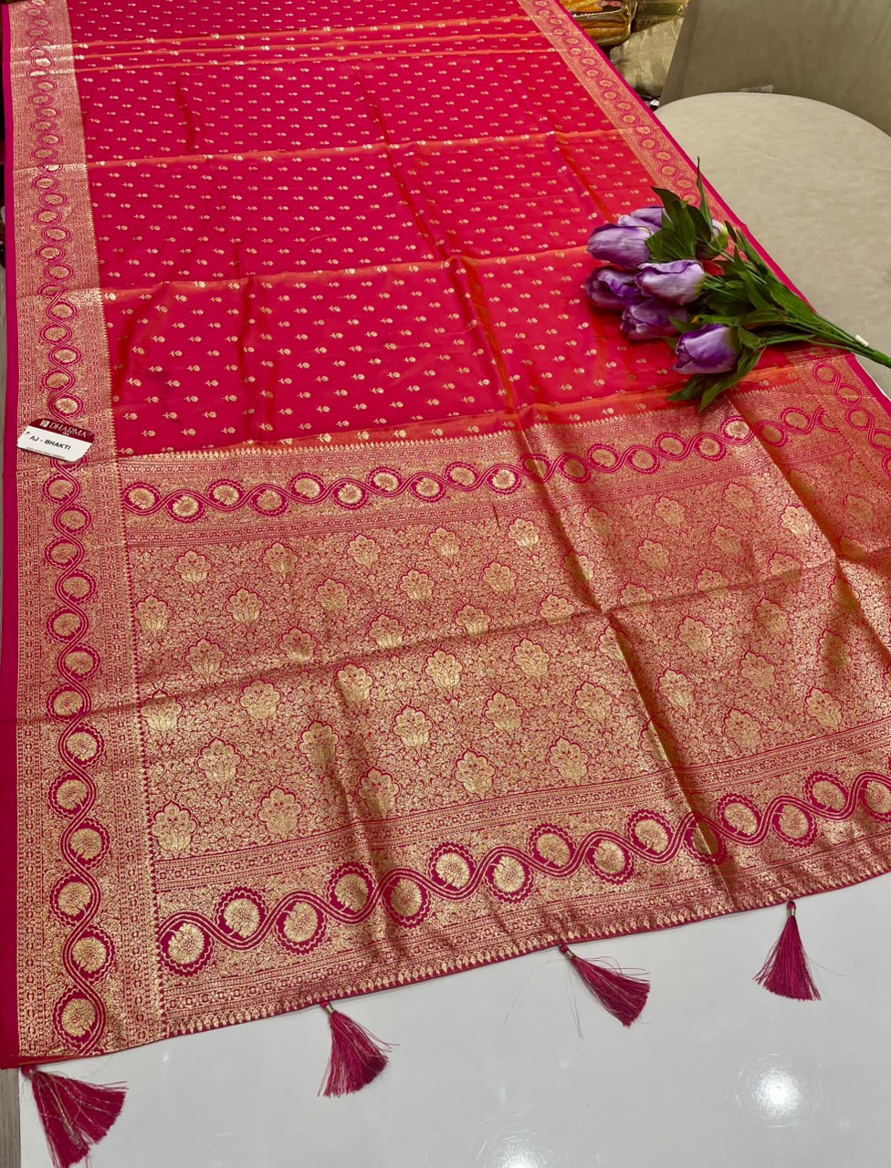 AJ-BHAKTI SOFT SILK FABRIC SAREE WITH BEAUTIFUL RICH PALLU WITH FLORAL PRINT ON SAREE WITH PIPING AND TASSELS WITH BLOUSE