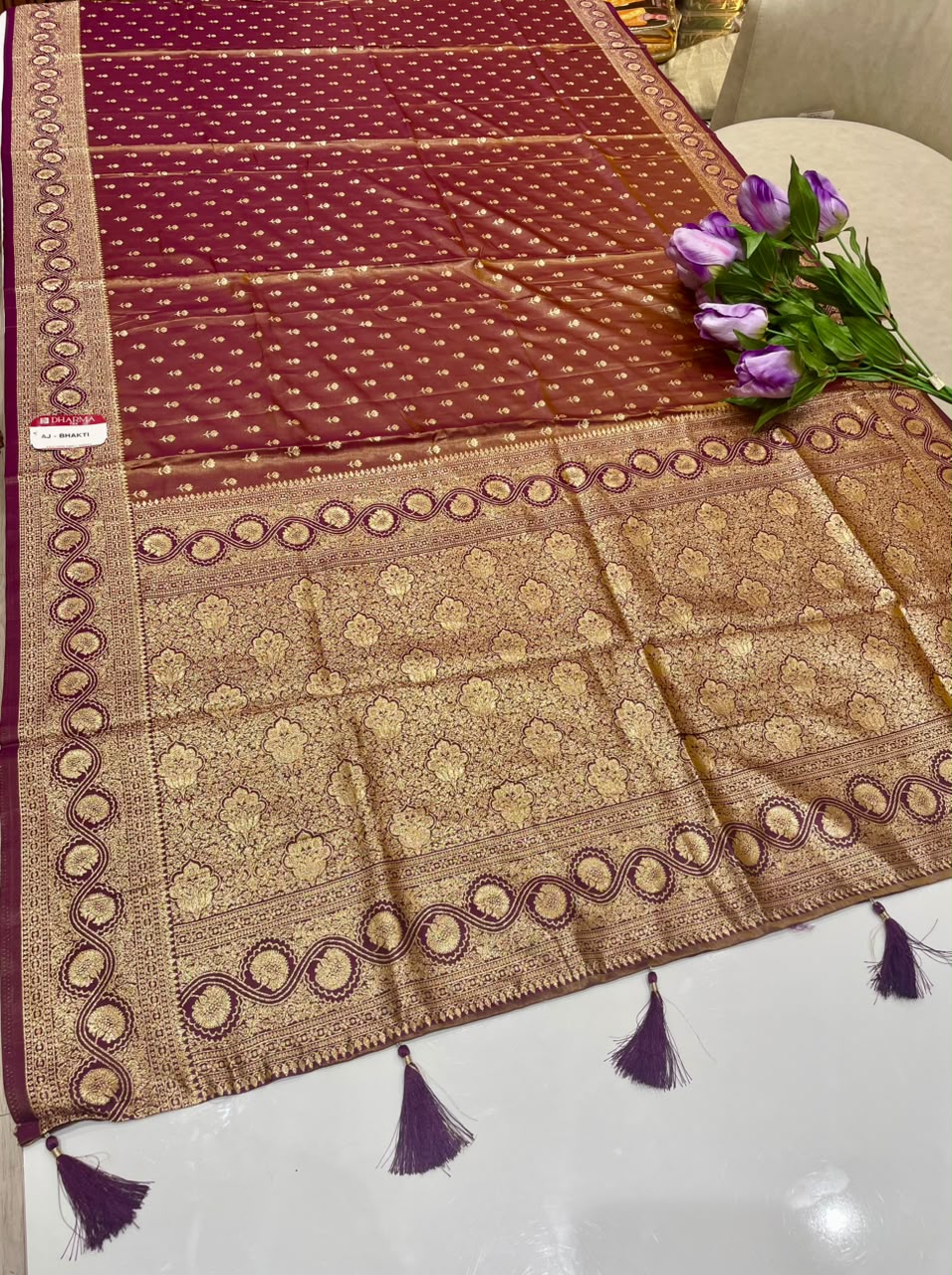 AJ-BHAKTI SOFT SILK FABRIC SAREE WITH BEAUTIFUL RICH PALLU WITH FLORAL PRINT ON SAREE WITH PIPING AND TASSELS WITH BLOUSE