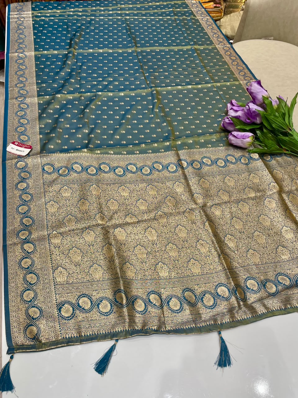 AJ-BHAKTI SOFT SILK FABRIC SAREE WITH BEAUTIFUL RICH PALLU WITH FLORAL PRINT ON SAREE WITH PIPING AND TASSELS WITH BLOUSE