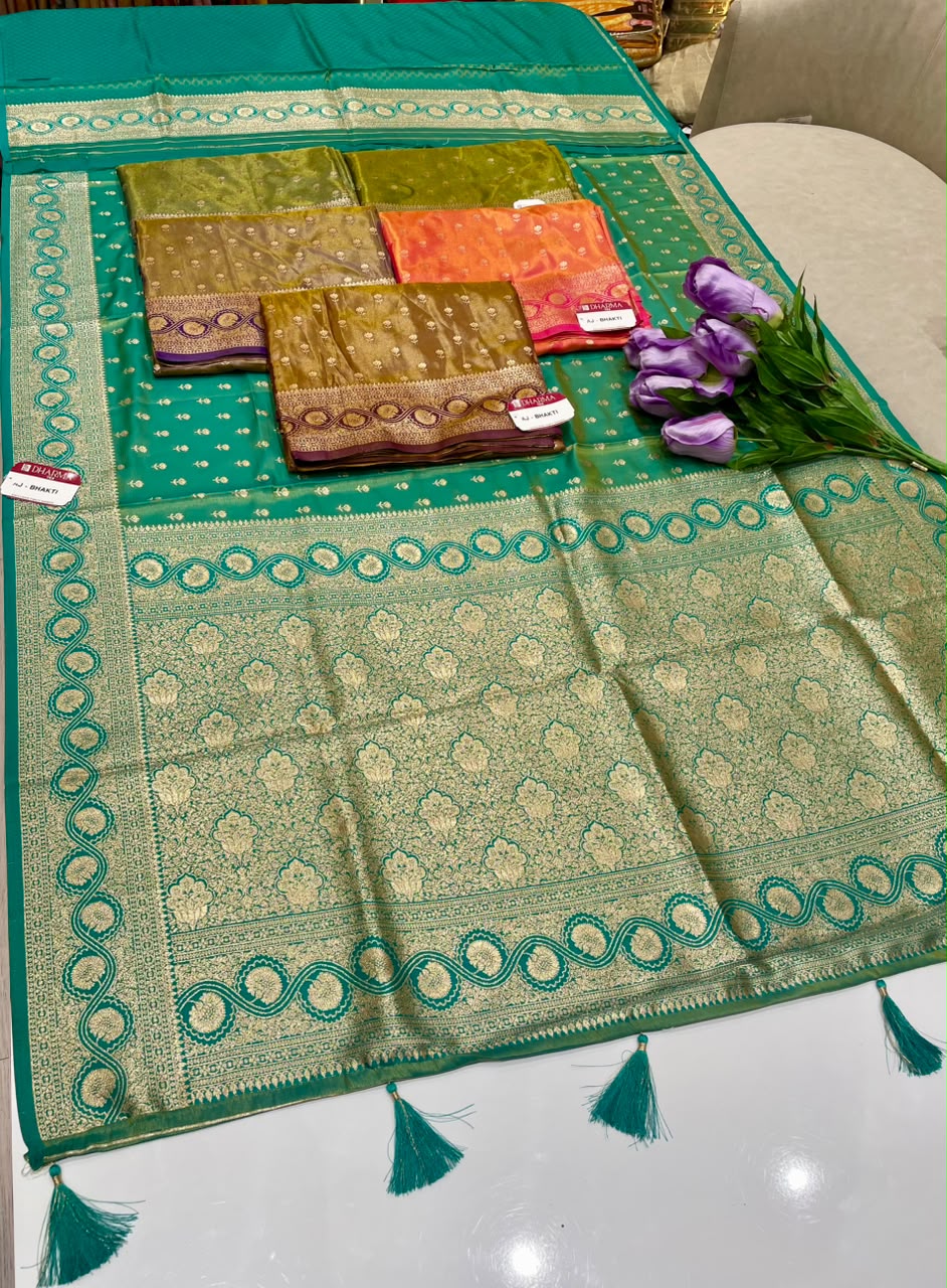 AJ-BHAKTI SOFT SILK FABRIC SAREE WITH BEAUTIFUL RICH PALLU WITH FLORAL PRINT ON SAREE WITH PIPING AND TASSELS WITH BLOUSE