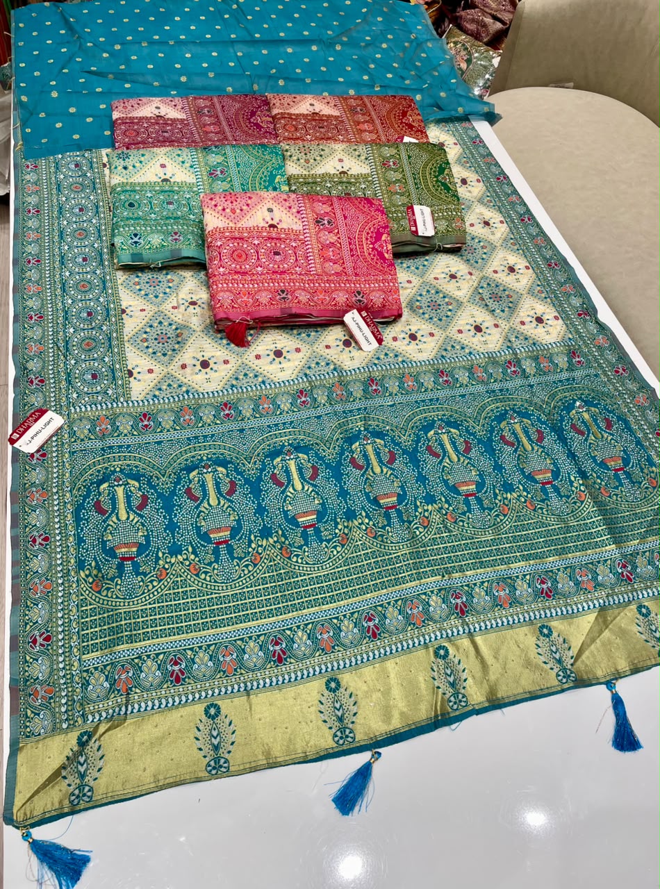 AJ-PIHU-LIGHT CHAMPION FABRIC SAREE WITH BEAUTIFUL RICH PALLU DESIGN WITH LAGNI PATTA WORK WITH MEENAKARI WORK WITH HEAVY DESIGN ON SAREE WITH BLOUSE