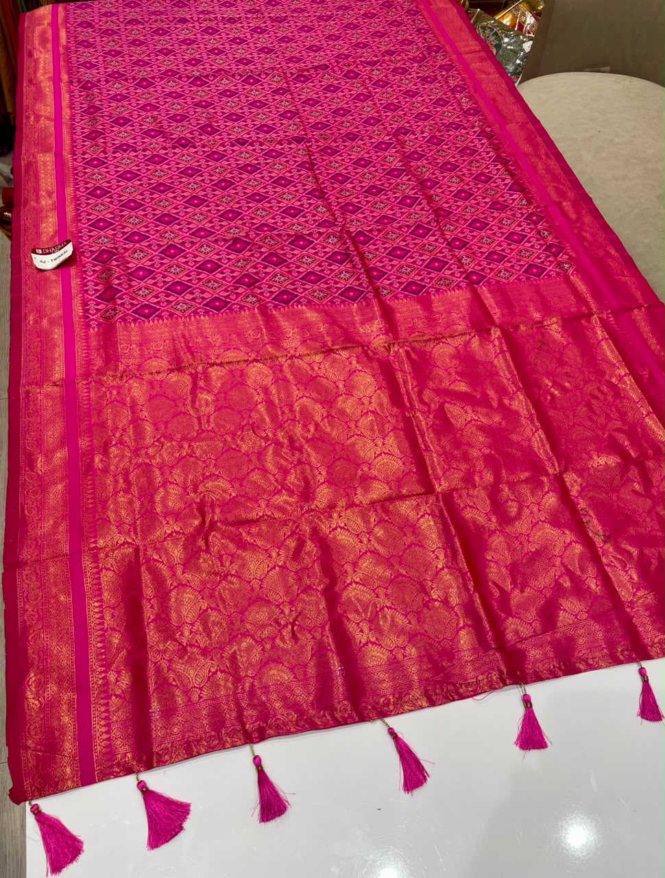 AJ-TWINKAL SOFT SILK FABRIC SAREE WITH RICH PALLU DESIGN WITH BEAUTIFUL PRINT WITH PIPING AND TASSESLS WITH BLOUSE
