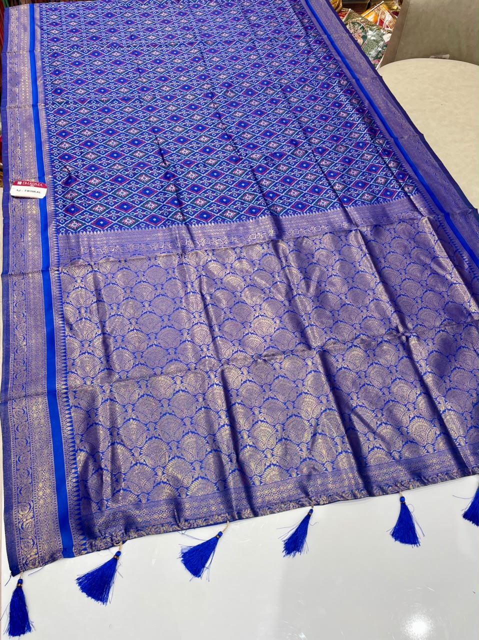 AJ-TWINKAL SOFT SILK FABRIC SAREE WITH RICH PALLU DESIGN WITH BEAUTIFUL PRINT WITH PIPING AND TASSESLS WITH BLOUSE