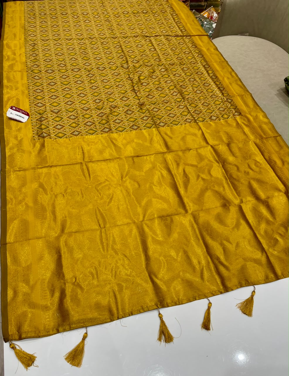 AJ-TWINKAL SOFT SILK FABRIC SAREE WITH RICH PALLU DESIGN WITH BEAUTIFUL PRINT WITH PIPING AND TASSESLS WITH BLOUSE