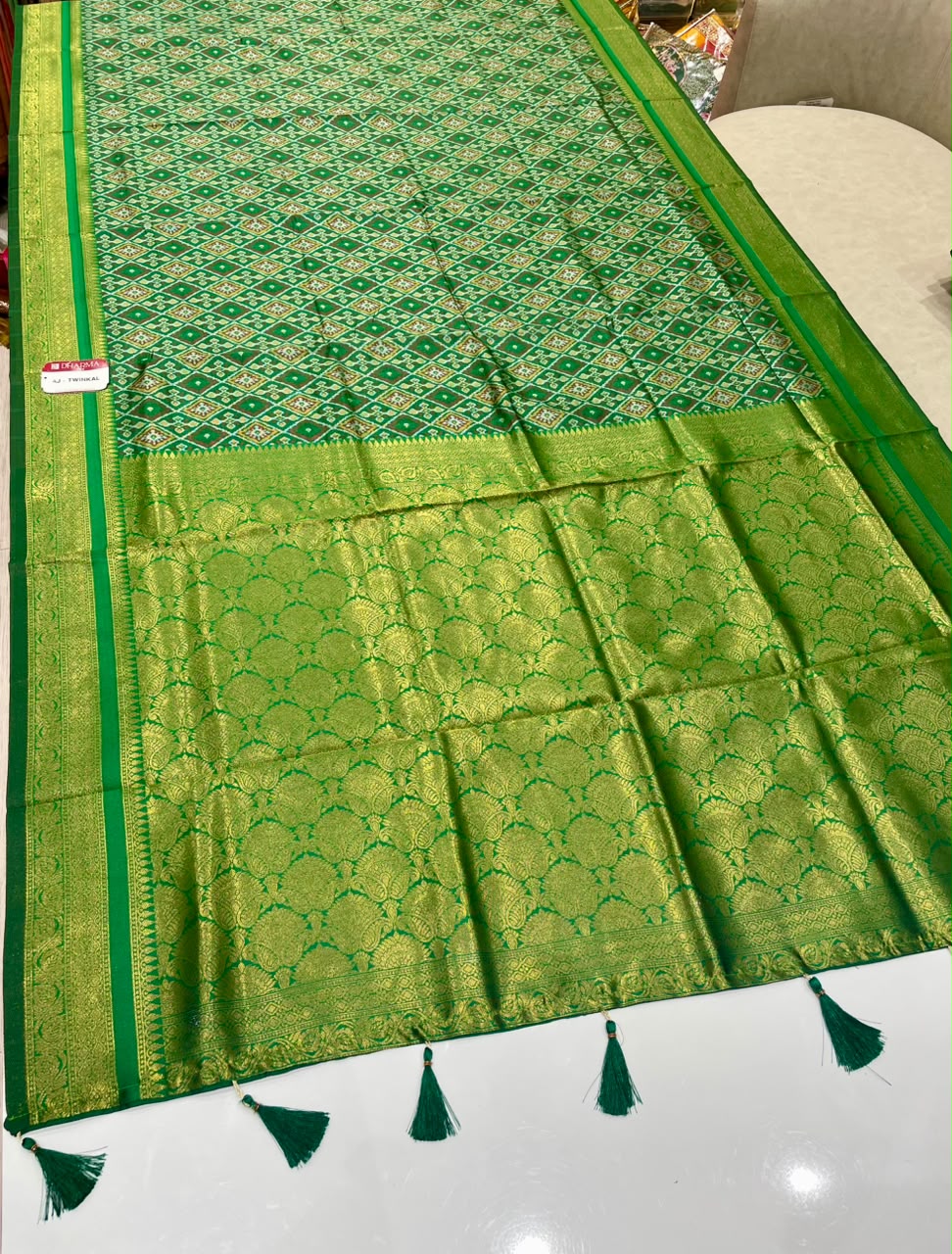 AJ-TWINKAL SOFT SILK FABRIC SAREE WITH RICH PALLU DESIGN WITH BEAUTIFUL PRINT WITH PIPING AND TASSESLS WITH BLOUSE