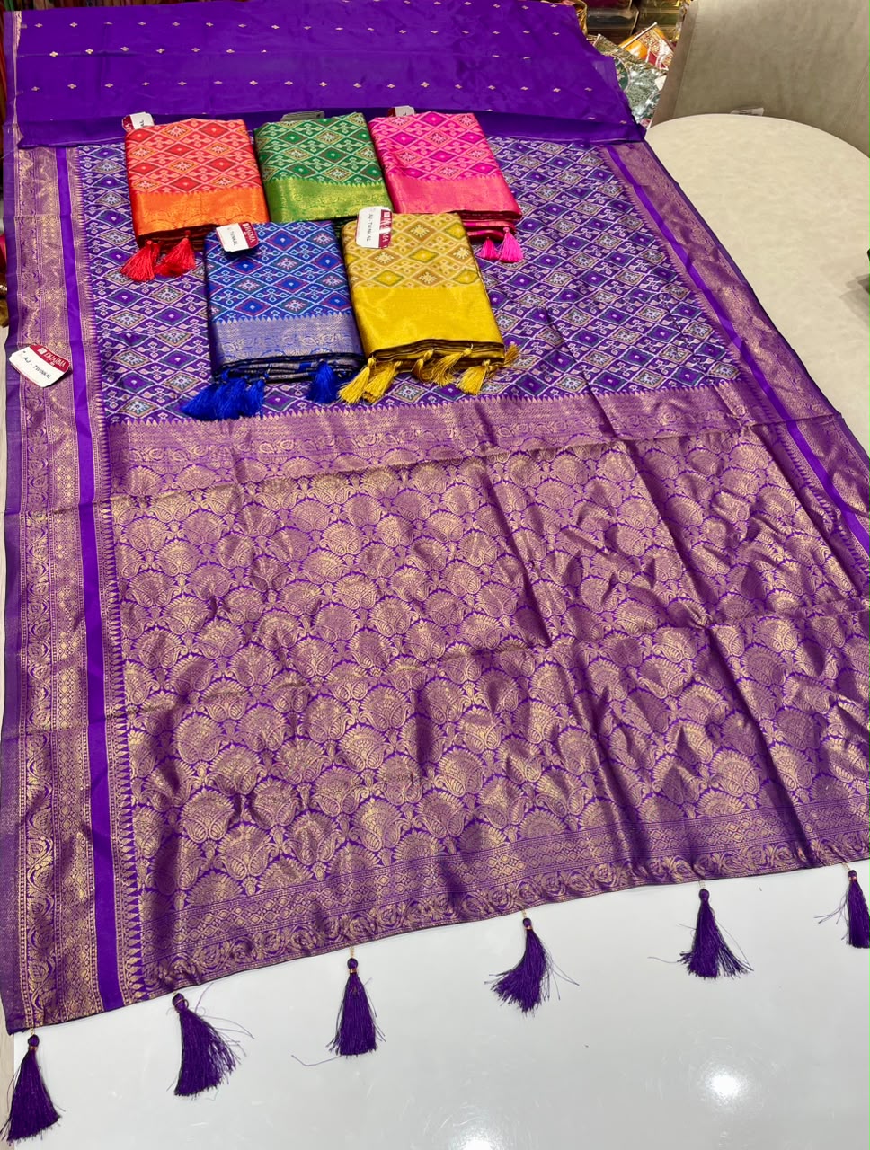AJ-TWINKAL SOFT SILK FABRIC SAREE WITH RICH PALLU DESIGN WITH BEAUTIFUL PRINT WITH PIPING AND TASSESLS WITH BLOUSE