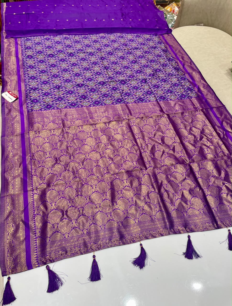 AJ-TWINKAL SOFT SILK FABRIC SAREE WITH RICH PALLU DESIGN WITH BEAUTIFUL PRINT WITH PIPING AND TASSESLS WITH BLOUSE