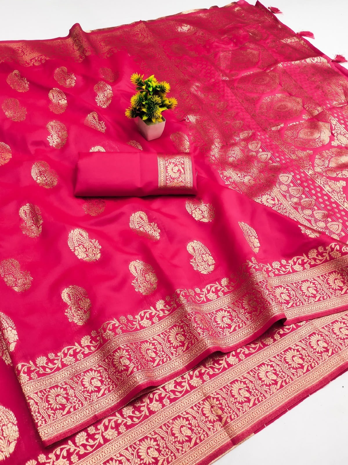 AJ-RASHMIKA  SOFT SILK SAREE CRAFTED WITH ELEGANT RICH PALLU WITH FLOWER CARRY DESIGN FOLLOWED BY LEAD JHAL ON BORDER