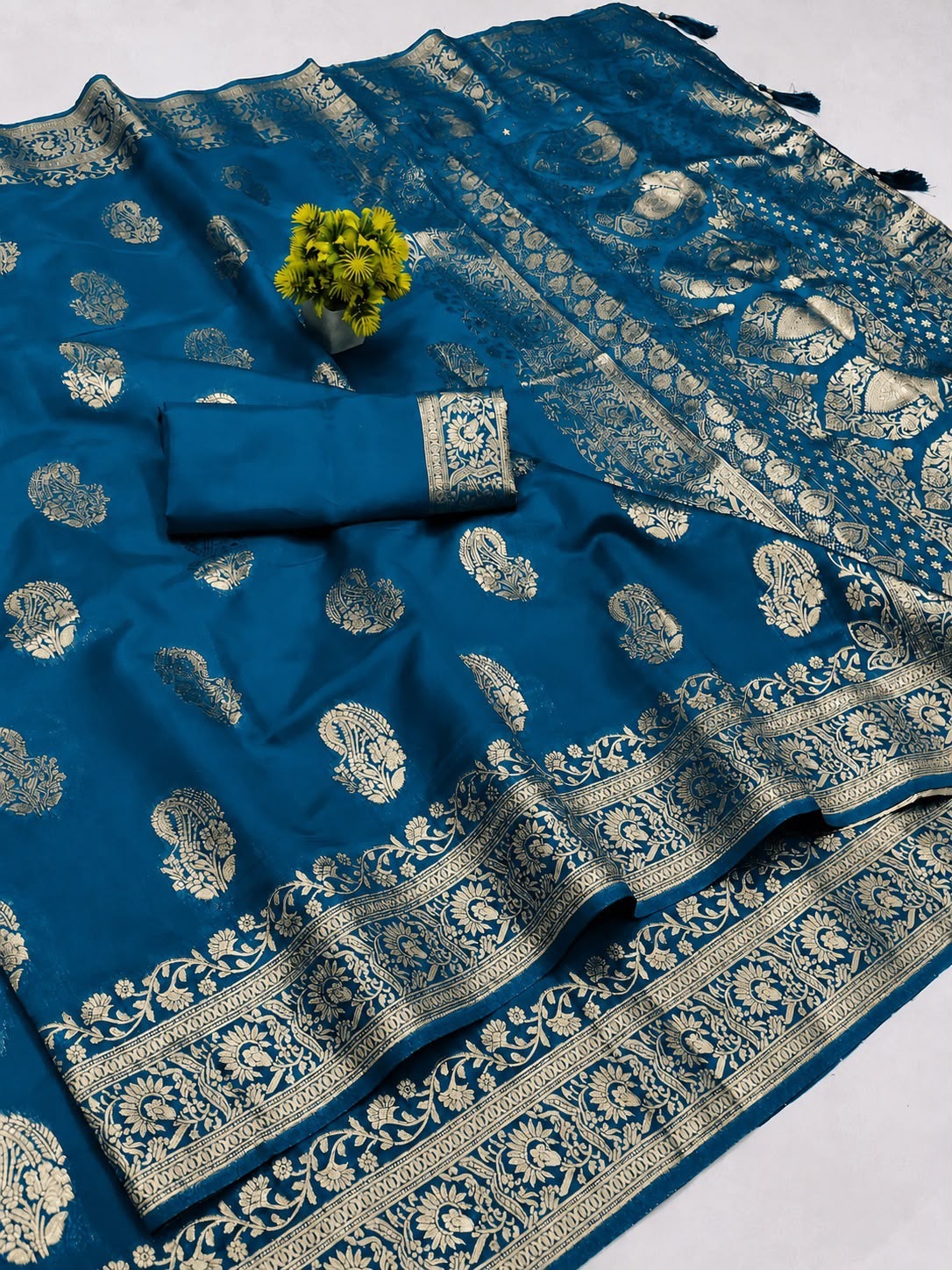 AJ-RASHMIKA  SOFT SILK SAREE CRAFTED WITH ELEGANT RICH PALLU WITH FLOWER CARRY DESIGN FOLLOWED BY LEAD JHAL ON BORDER