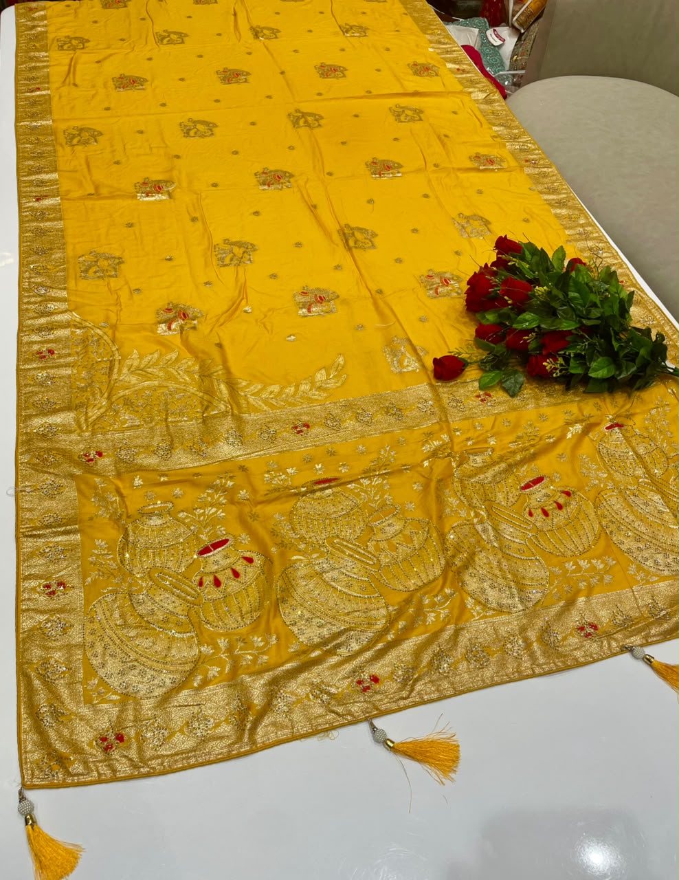 AJ-MATKA-2 DOLA SILK FABRIC SAREE WITH RICH PALLU DESIGN WITH JARKAN WORK WITH BEAUTIFUL MATKA DESIGN ON PALLU WITH MEENAKARI WORK WITH PIPIONG AND TASSELS WITH BLOUSE
