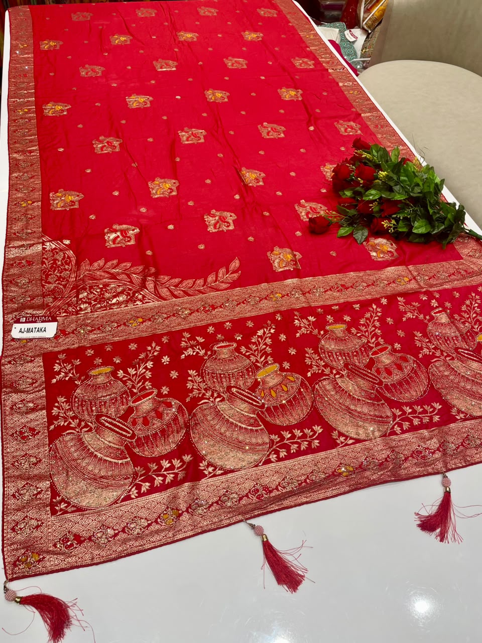 AJ-MATKA-2 DOLA SILK FABRIC SAREE WITH RICH PALLU DESIGN WITH JARKAN WORK WITH BEAUTIFUL MATKA DESIGN ON PALLU WITH MEENAKARI WORK WITH PIPIONG AND TASSELS WITH BLOUSE